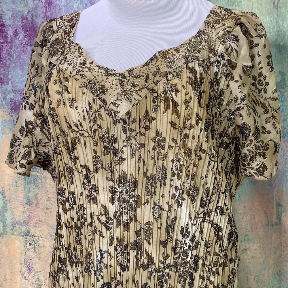 📌 Avenue Sparkling smocked Tunic - Top - Picture 5 of 14